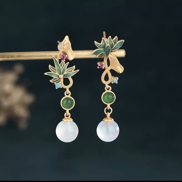 ASYMMETRICAL lotus 🪷 pendant earrings - Picture 5 of 5